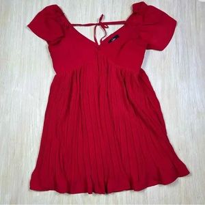 Lulu’s Amalfi Coast wine red pleated flutter sleeve dress